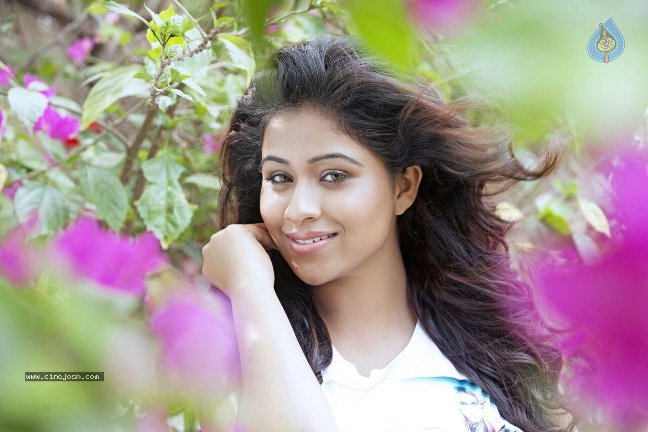 Manali Rathod New Photos - 4 / 13 photos