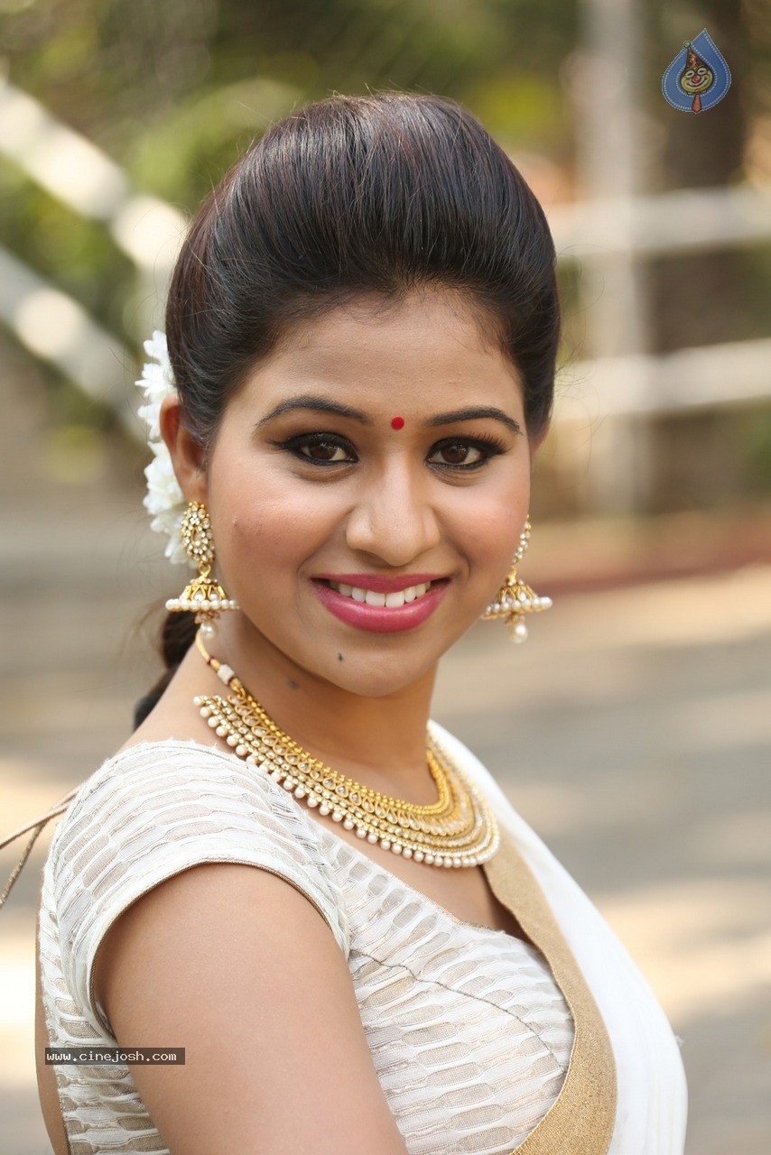 Manali Rathod New Photos - 16 / 58 photos
