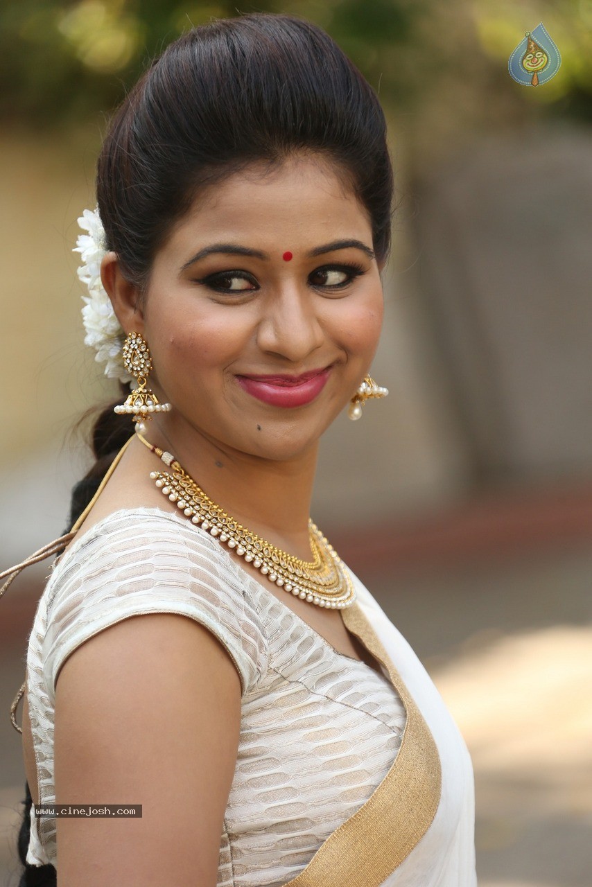 Manali Rathod New Photos - 19 / 58 photos