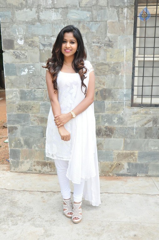 Manali Rathod New Photos - 16 / 29 photos