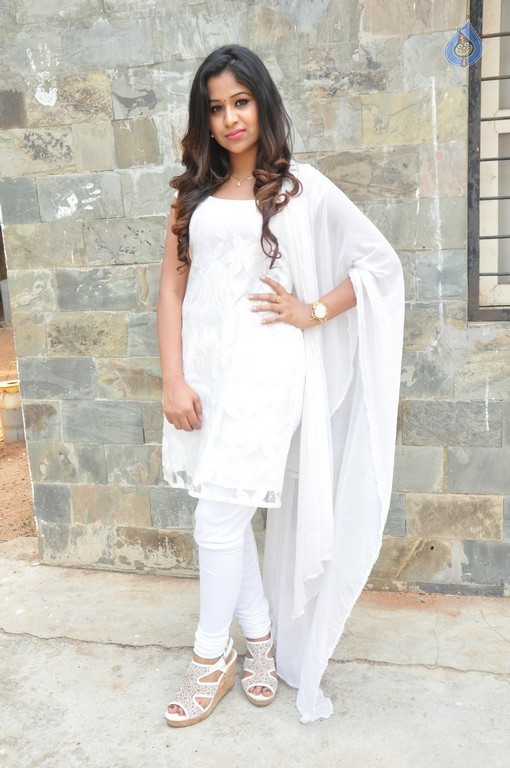Manali Rathod New Photos - 20 / 29 photos