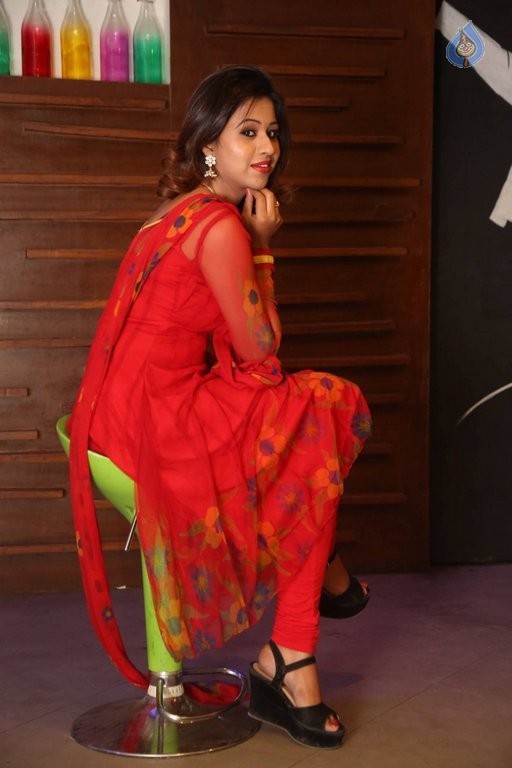Manali Rathod New Photos - 15 / 50 photos
