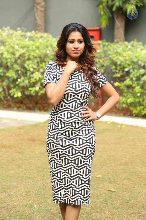 Manali Rathod New Pics - 2 / 21 photos