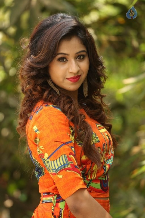 Manali Rathod New Pics - 30 / 35 photos