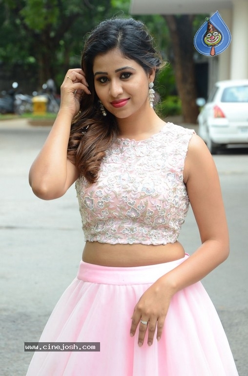 Manali Rathod New Pics - 7 / 29 photos