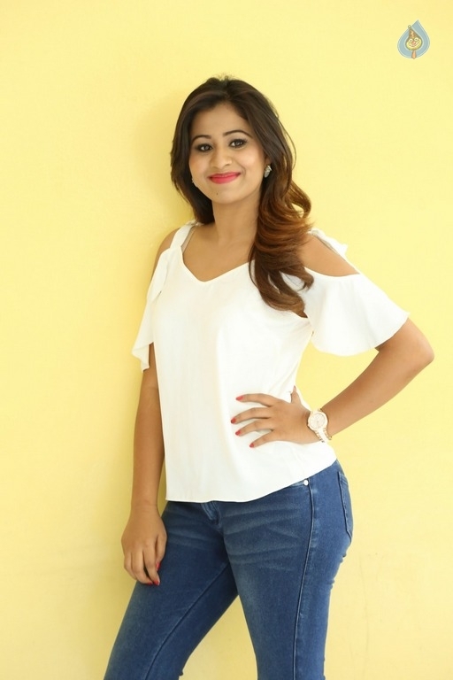 Manali Rathod New Pics - 9 / 21 photos