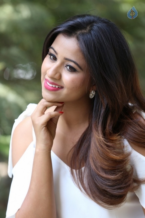 Manali Rathod New Pics - 16 / 21 photos