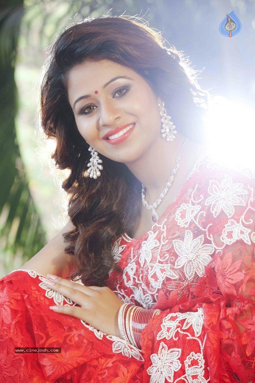 Manali Rathod New Pictures - 24 / 35 photos