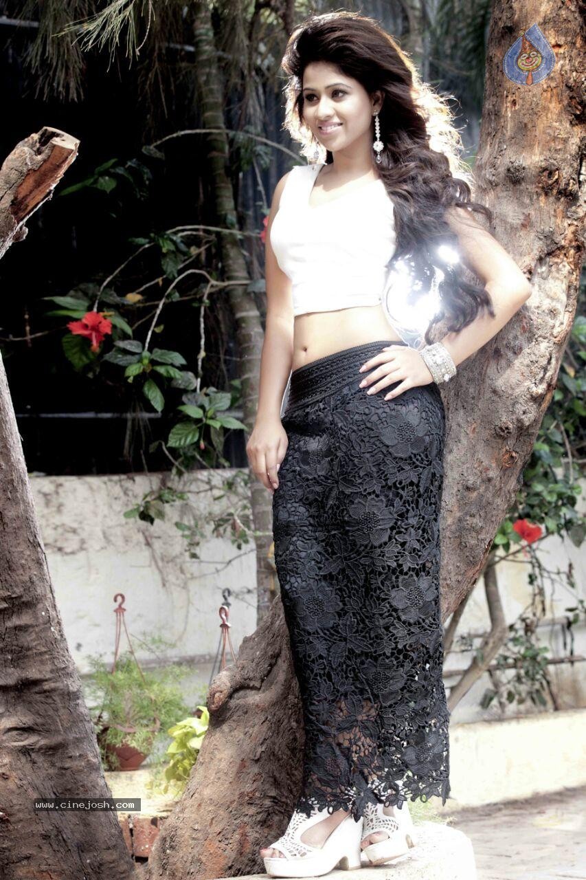 Manali Rathod New Pictures - 29 / 35 photos