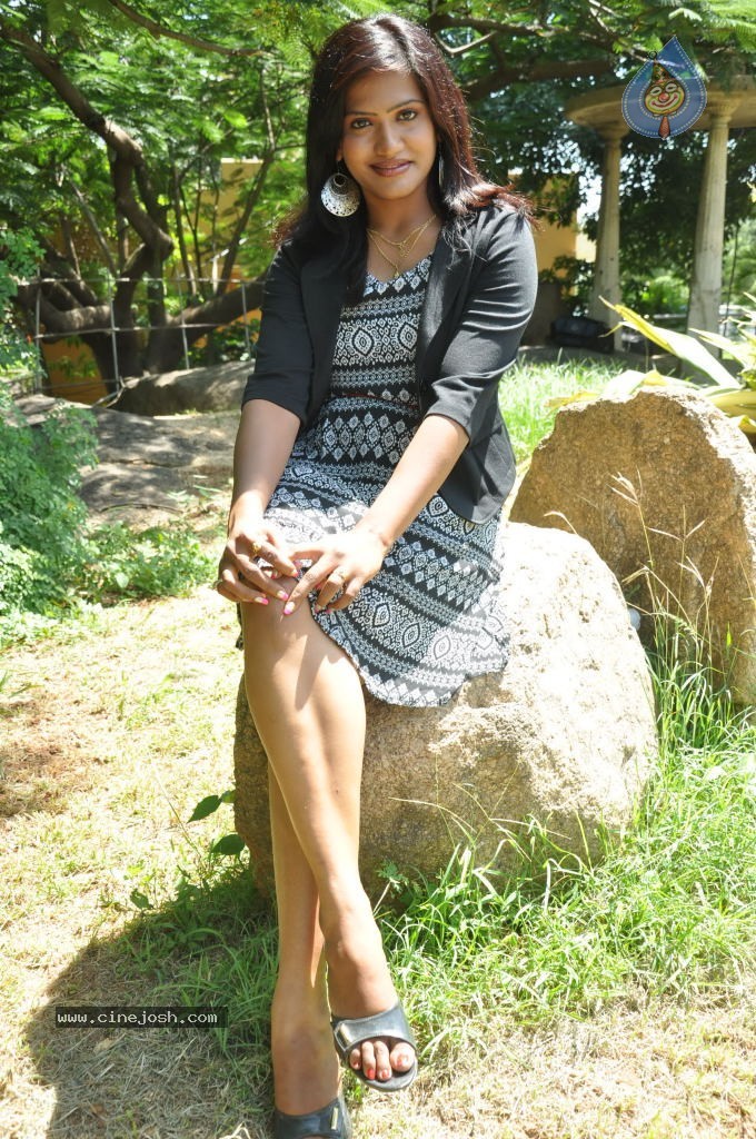 Manaswini Stills - 20 / 94 photos