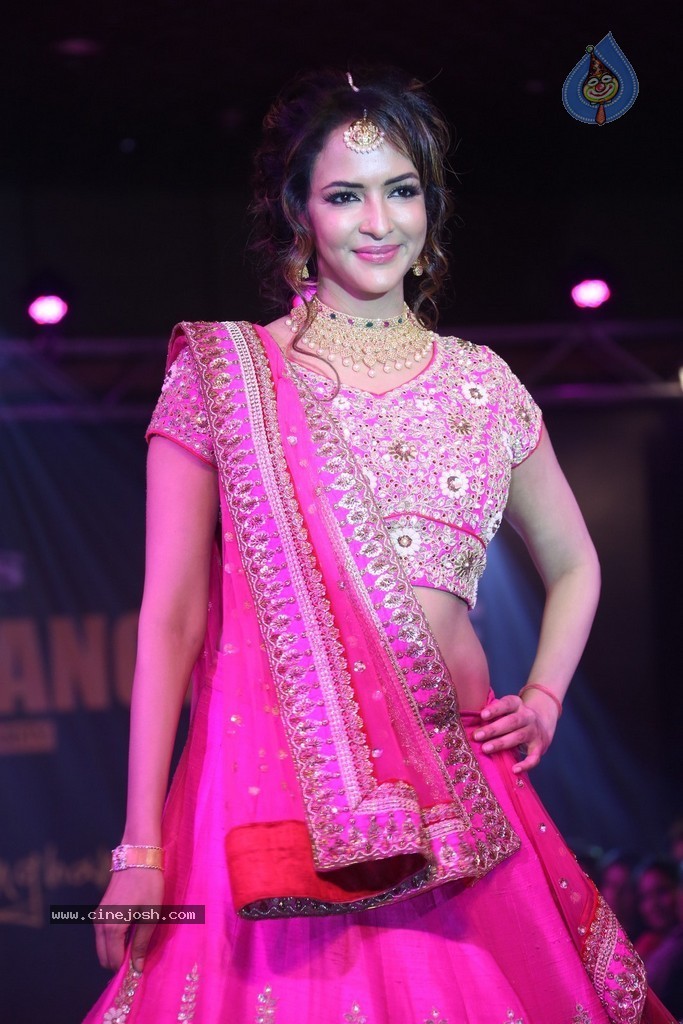 Manchu Lakshmi at Teach for Change Fashion Show - 6 / 32 photos
