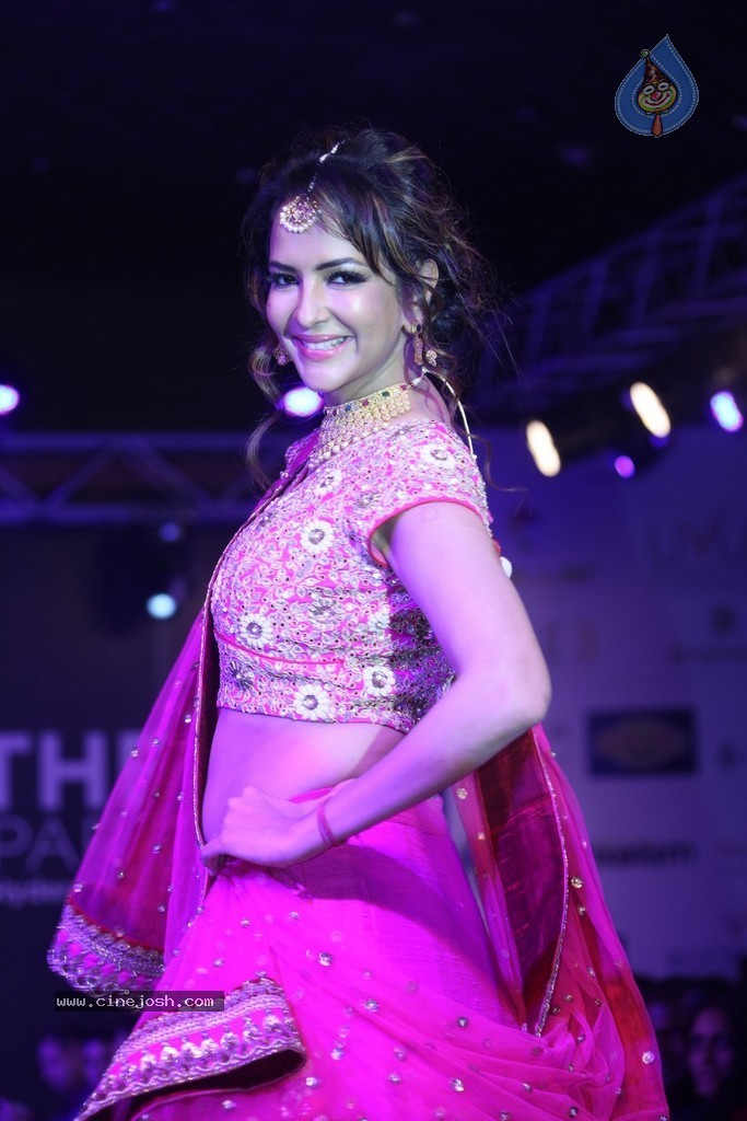 Manchu Lakshmi at Teach for Change Fashion Show - 13 / 32 photos