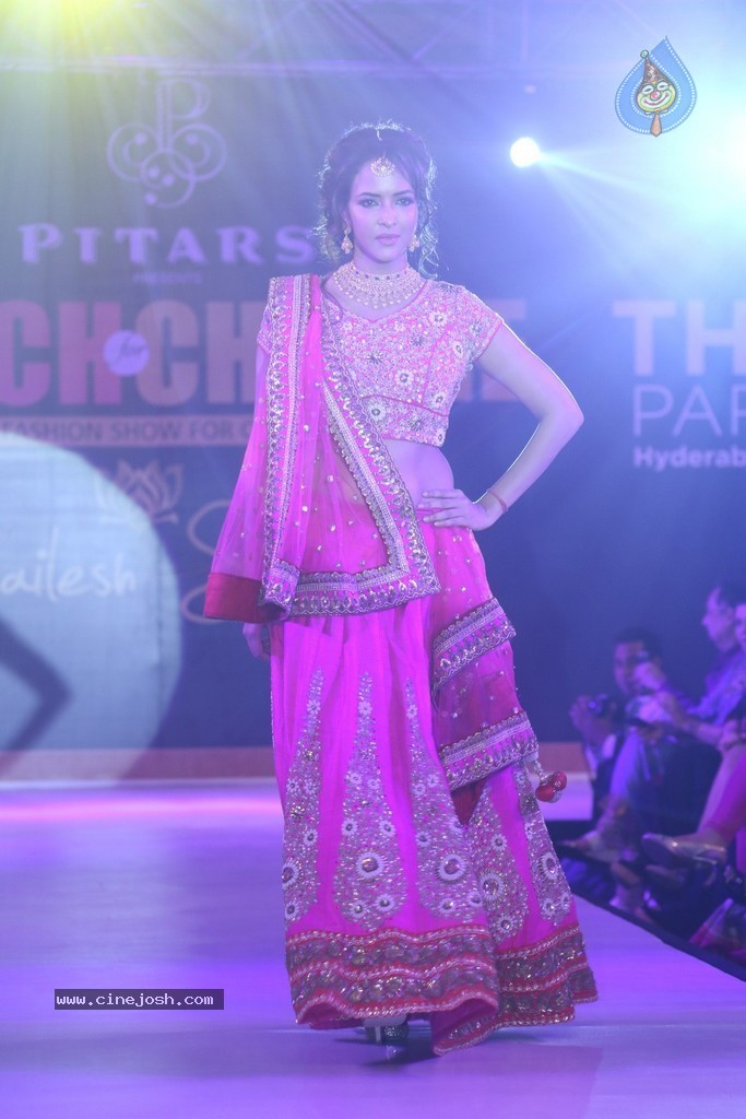 Manchu Lakshmi at Teach for Change Fashion Show - 14 / 32 photos
