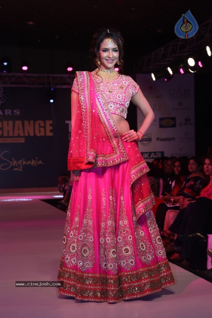 Manchu Lakshmi at Teach for Change Fashion Show - 18 / 32 photos