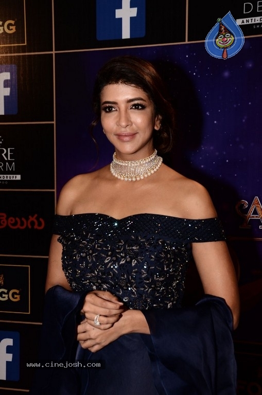 Manchu Lakshmi At Zee Apsara Awards - 13 / 34 photos