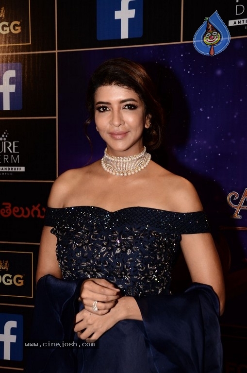 Manchu Lakshmi At Zee Apsara Awards - 26 / 34 photos