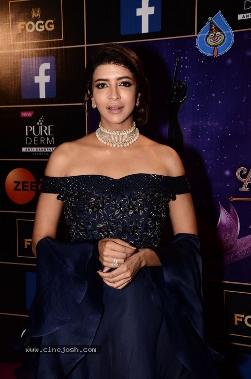 Manchu Lakshmi At Zee Apsara Awards - 27 / 34 photos