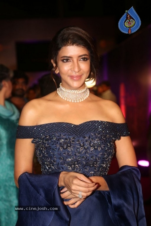 Manchu Lakshmi At Zee Apsara Awards - 31 / 34 photos