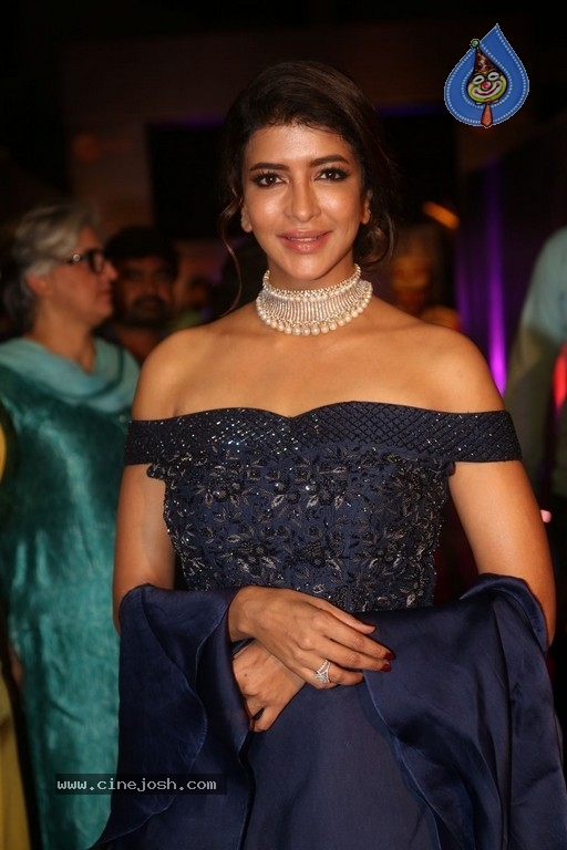 Manchu Lakshmi At Zee Apsara Awards - 32 / 34 photos