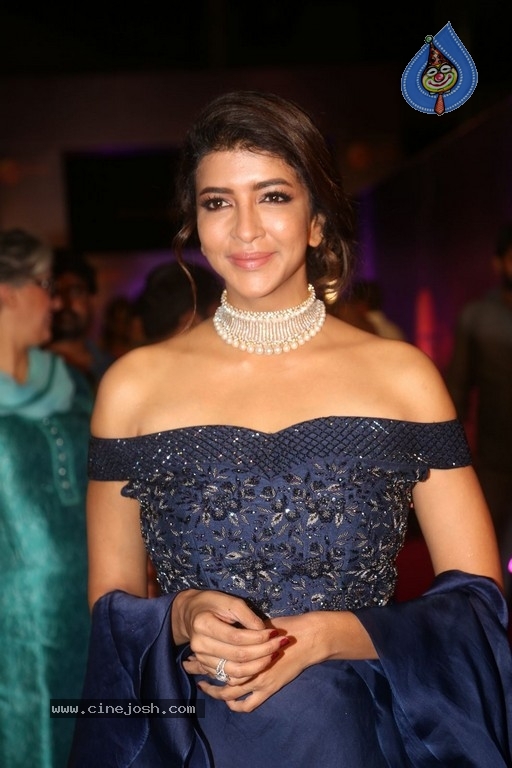 Manchu Lakshmi At Zee Apsara Awards - 34 / 34 photos