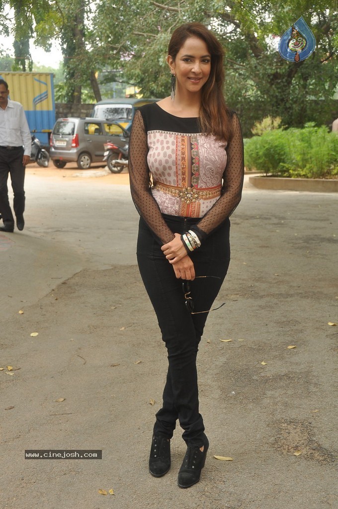 Manchu Lakshmi Latest Gallery - 37 / 118 photos