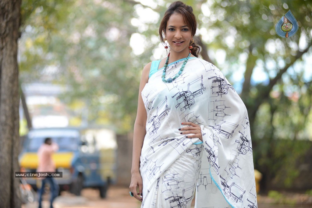 Manchu Lakshmi New Photos - 22 / 60 photos