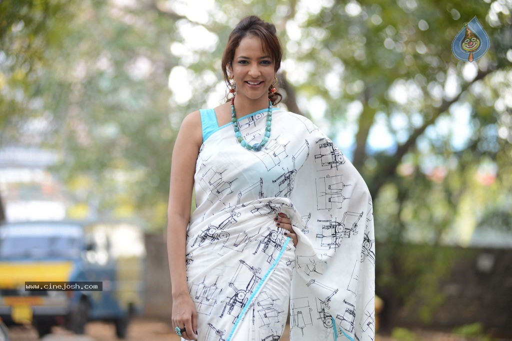 Manchu Lakshmi New Photos - 24 / 60 photos