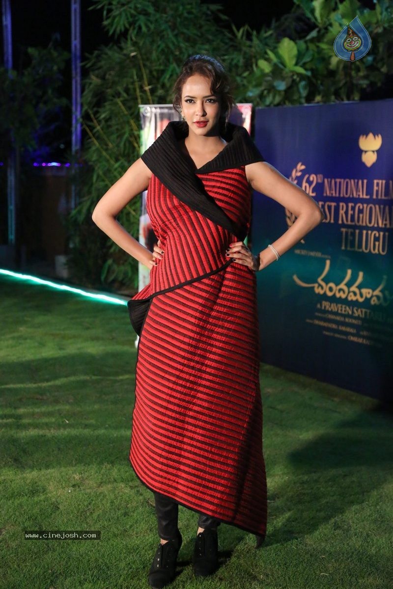 Manchu Lakshmi New Stills - 10 / 52 photos