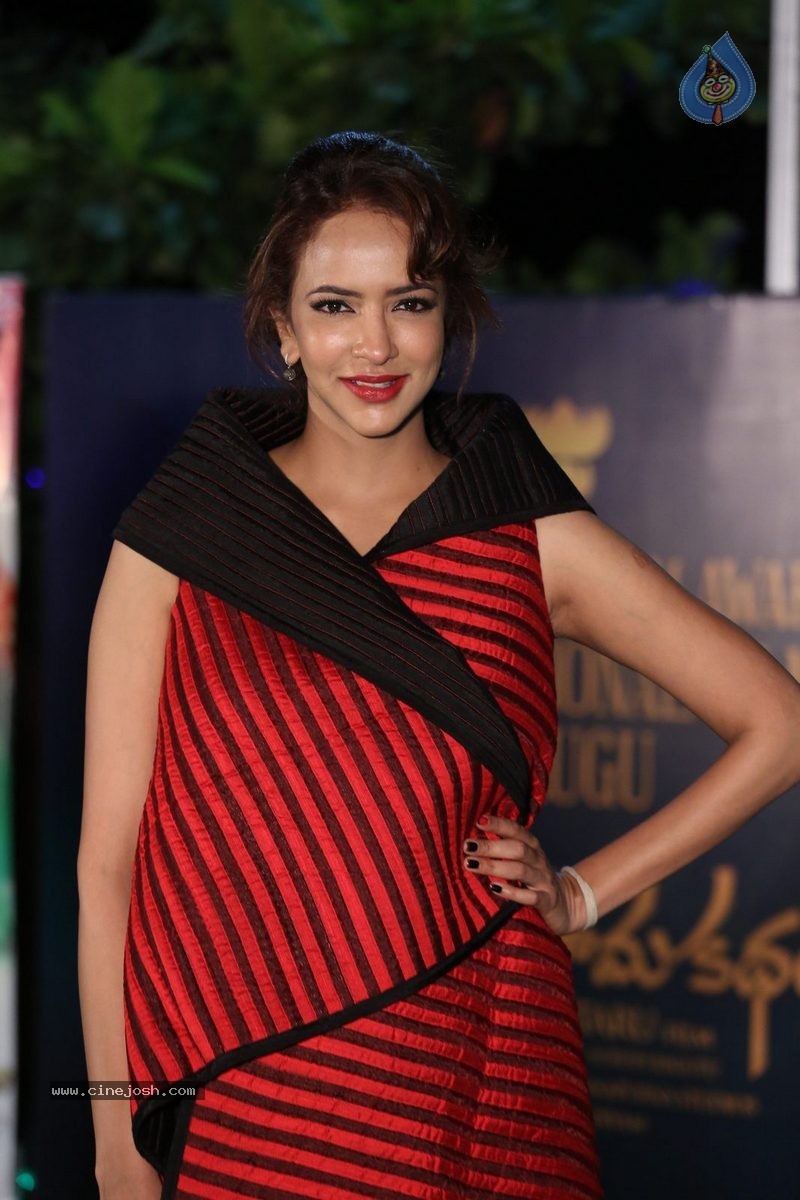 Manchu Lakshmi New Stills - 16 / 52 photos
