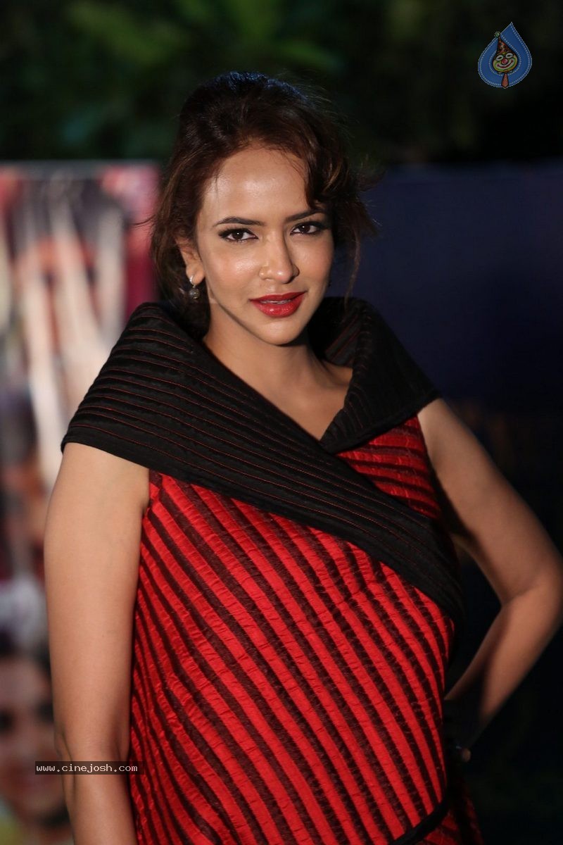 Manchu Lakshmi New Stills - 29 / 52 photos