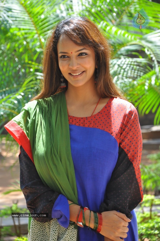 Manchu Lakshmi Prasanna New Photos - 29 / 45 photos