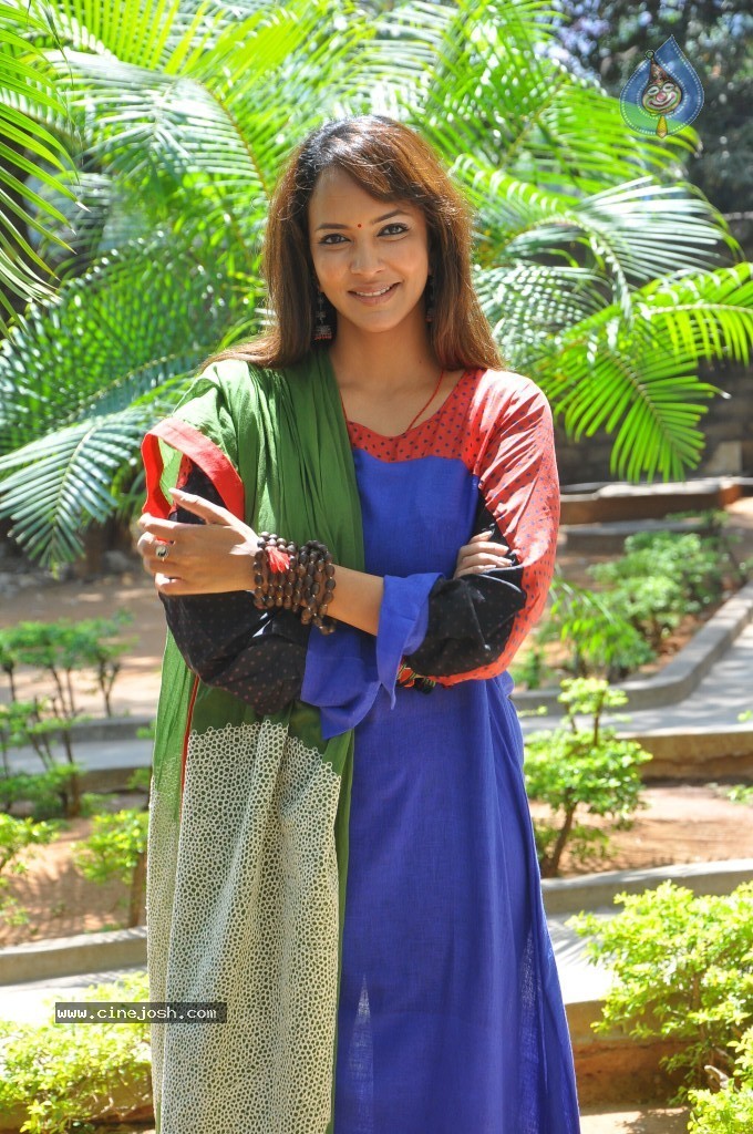 Manchu Lakshmi Prasanna New Photos - 31 / 45 photos