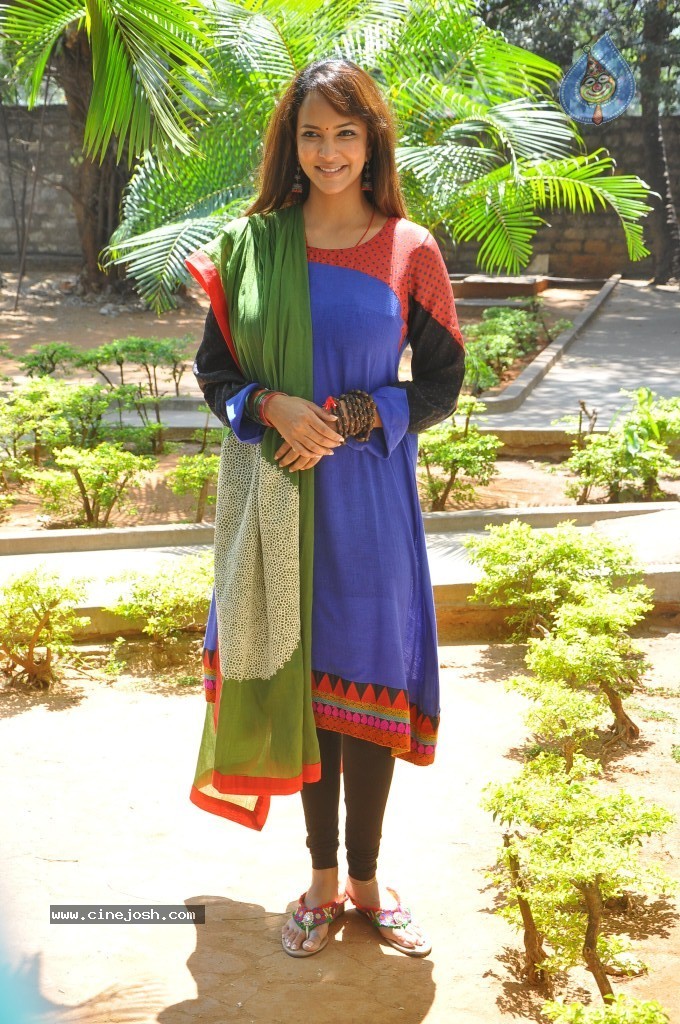 Manchu Lakshmi Prasanna New Photos - 34 / 45 photos