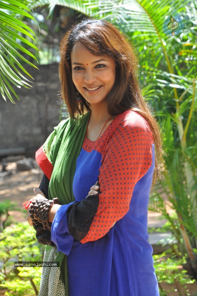 Manchu Lakshmi Prasanna New Photos - 40 / 45 photos