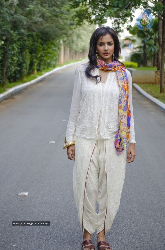 Manchu Lakshmi Prasanna Photos - 36 / 71 photos