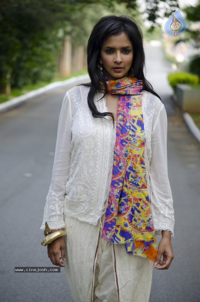 Manchu Lakshmi Prasanna Photos - 68 / 71 photos
