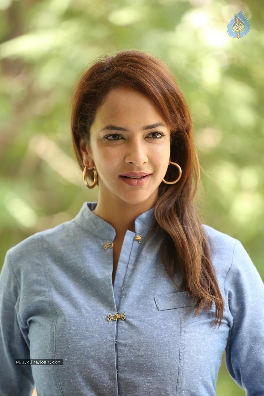 Manchu Lakshmi Prasanna Photos - 2 / 58 photos