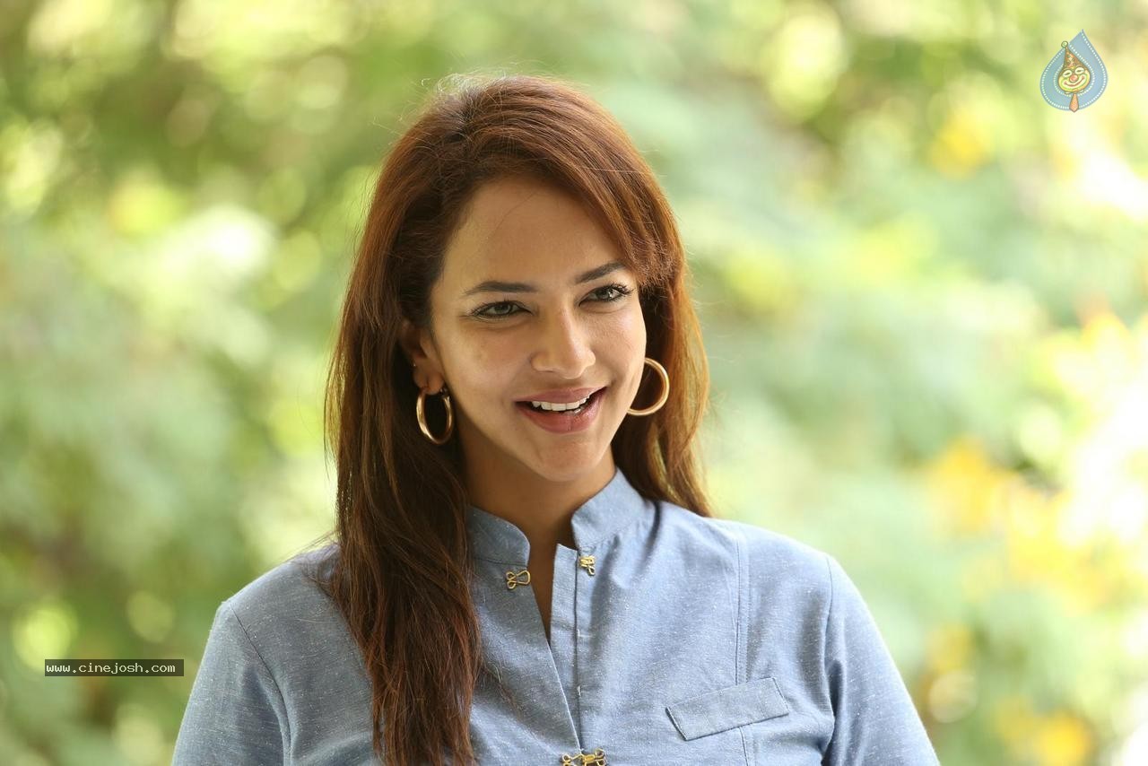 Manchu Lakshmi Prasanna Photos - 11 / 58 photos
