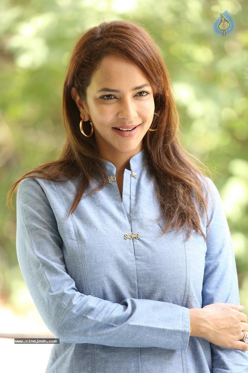 Manchu Lakshmi Prasanna Photos - 39 / 58 photos
