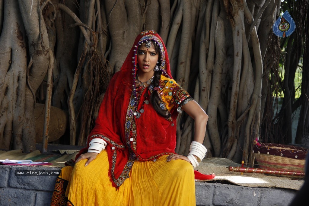 Manchu Lakshmi Prasanna Photos - 36 / 100 photos