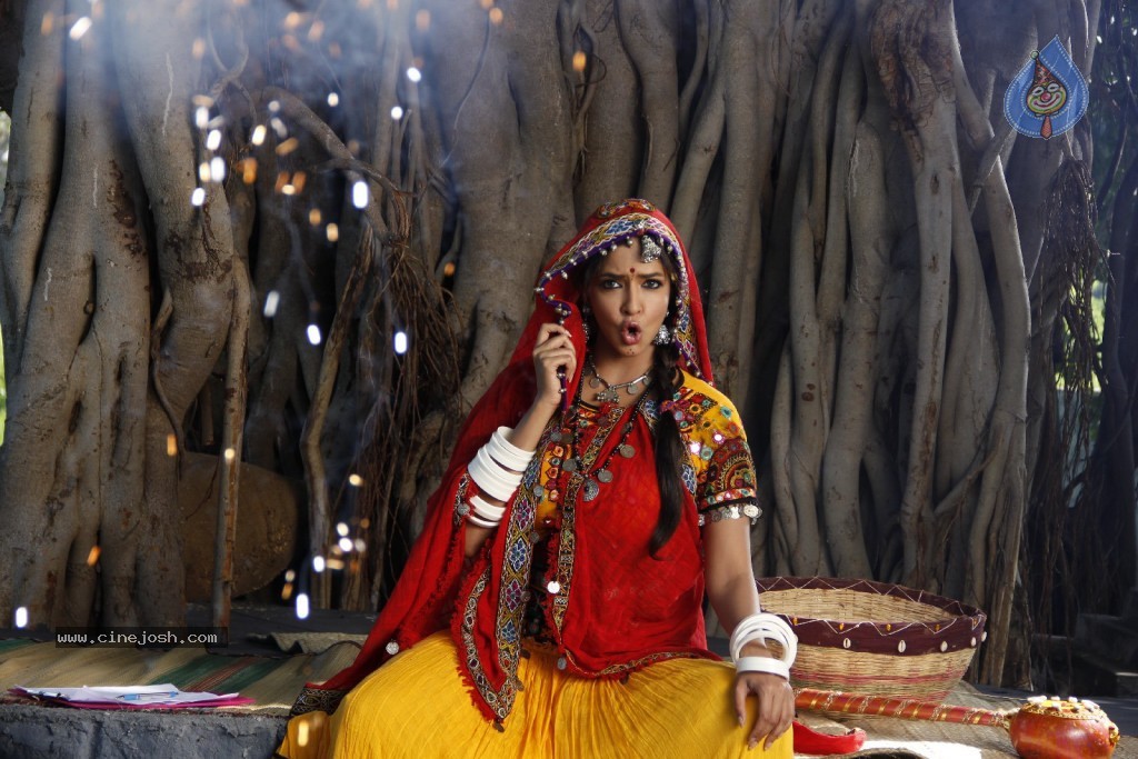 Manchu Lakshmi Prasanna Photos - 40 / 100 photos