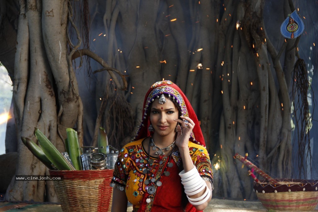 Manchu Lakshmi Prasanna Photos - 41 / 100 photos
