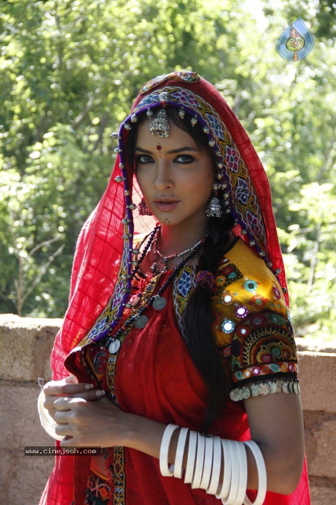 Manchu Lakshmi Prasanna Photos - 42 / 100 photos