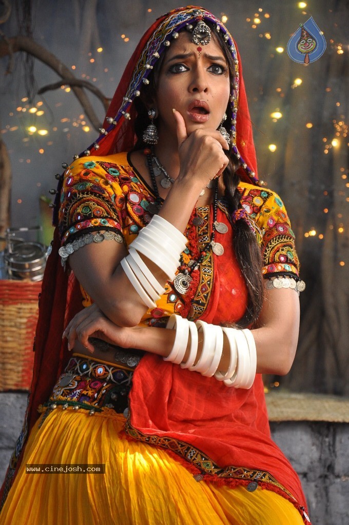 Manchu Lakshmi Prasanna Photos - 51 / 100 photos