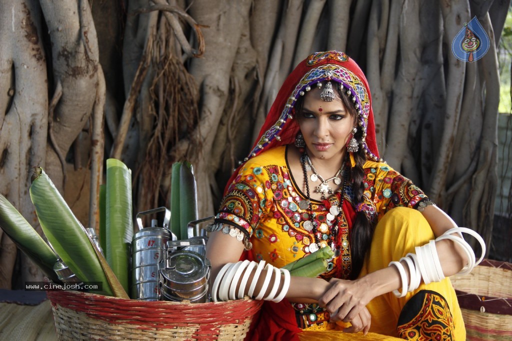 Manchu Lakshmi Prasanna Photos - 55 / 100 photos