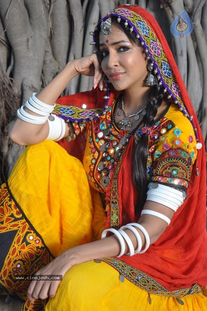 Manchu Lakshmi Prasanna Photos - 74 / 100 photos