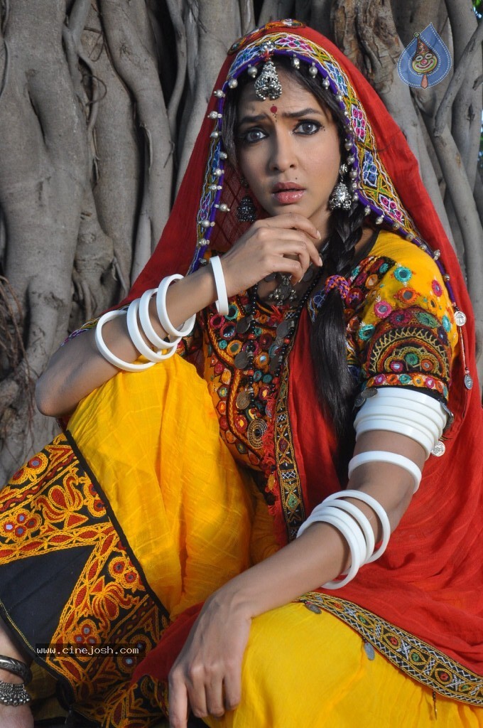 Manchu Lakshmi Prasanna Photos - 83 / 100 photos