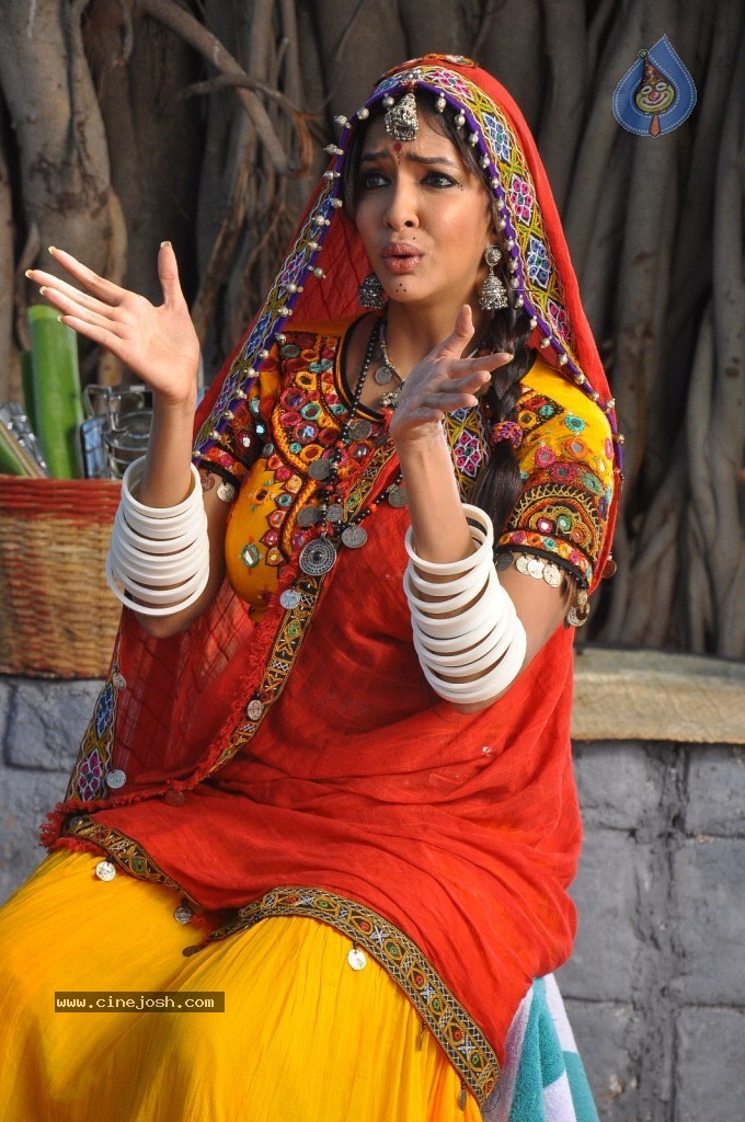 Manchu Lakshmi Prasanna Photos - 95 / 100 photos