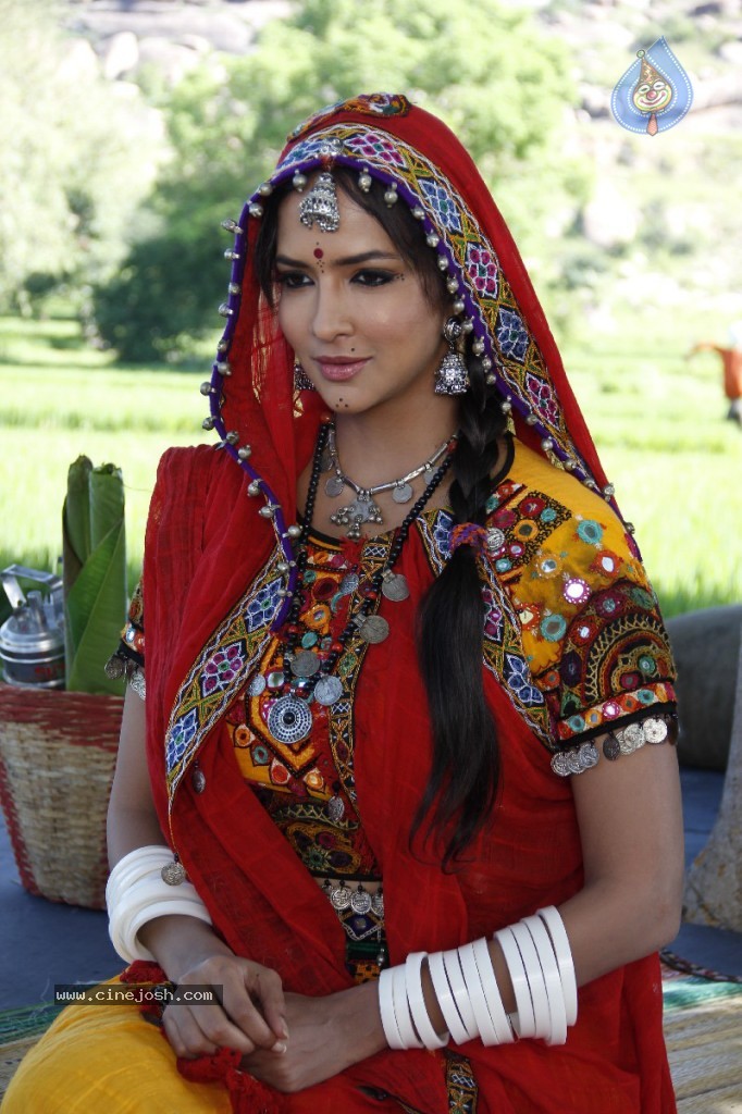 Manchu Lakshmi Prasanna Photos - 100 / 100 photos