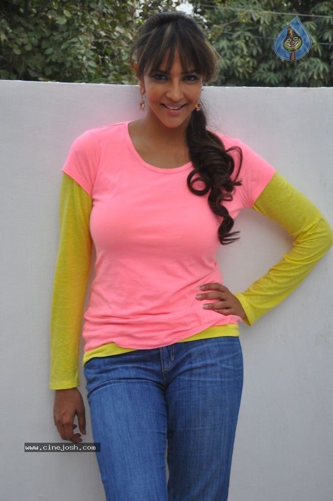 Manchu Lakshmi Prasanna Pics - 5 / 37 photos